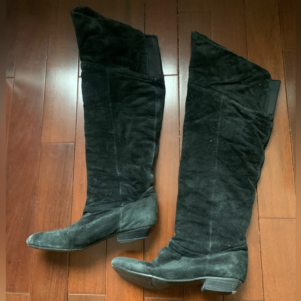 Chinese Laundry black faux suede flat under knee pull up boots size 6 1/2